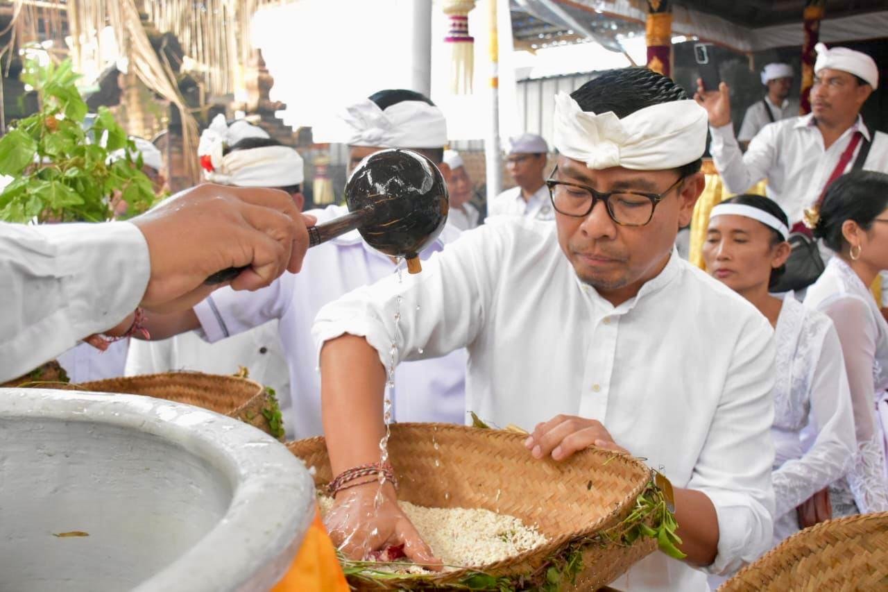 Arya Wibawa Hadiri Upacara Ngingsah di Tegallantang