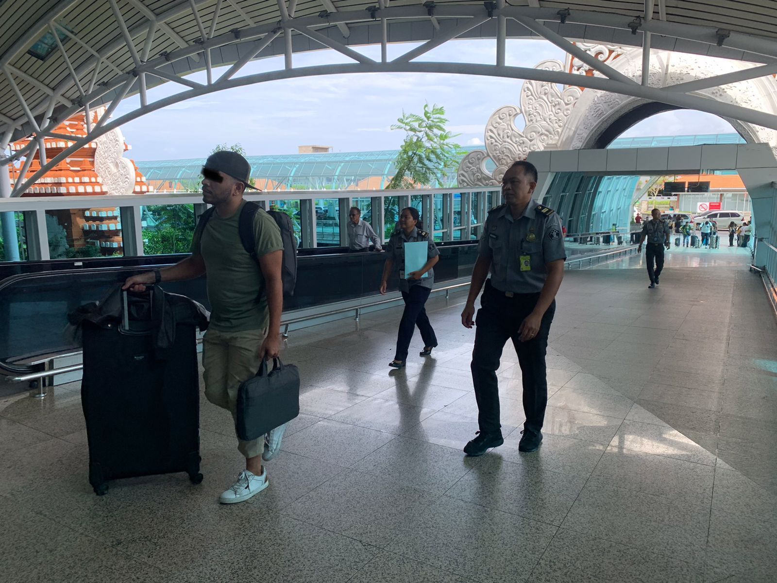 podiumnews.com-Imigrasi Denpasar Pulangkan Warga Venezuela 