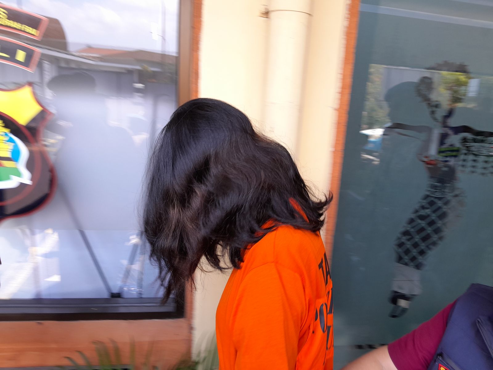 podiumnews.com-Tersangka ZDL ke Bali Bareng Pacar Baru 