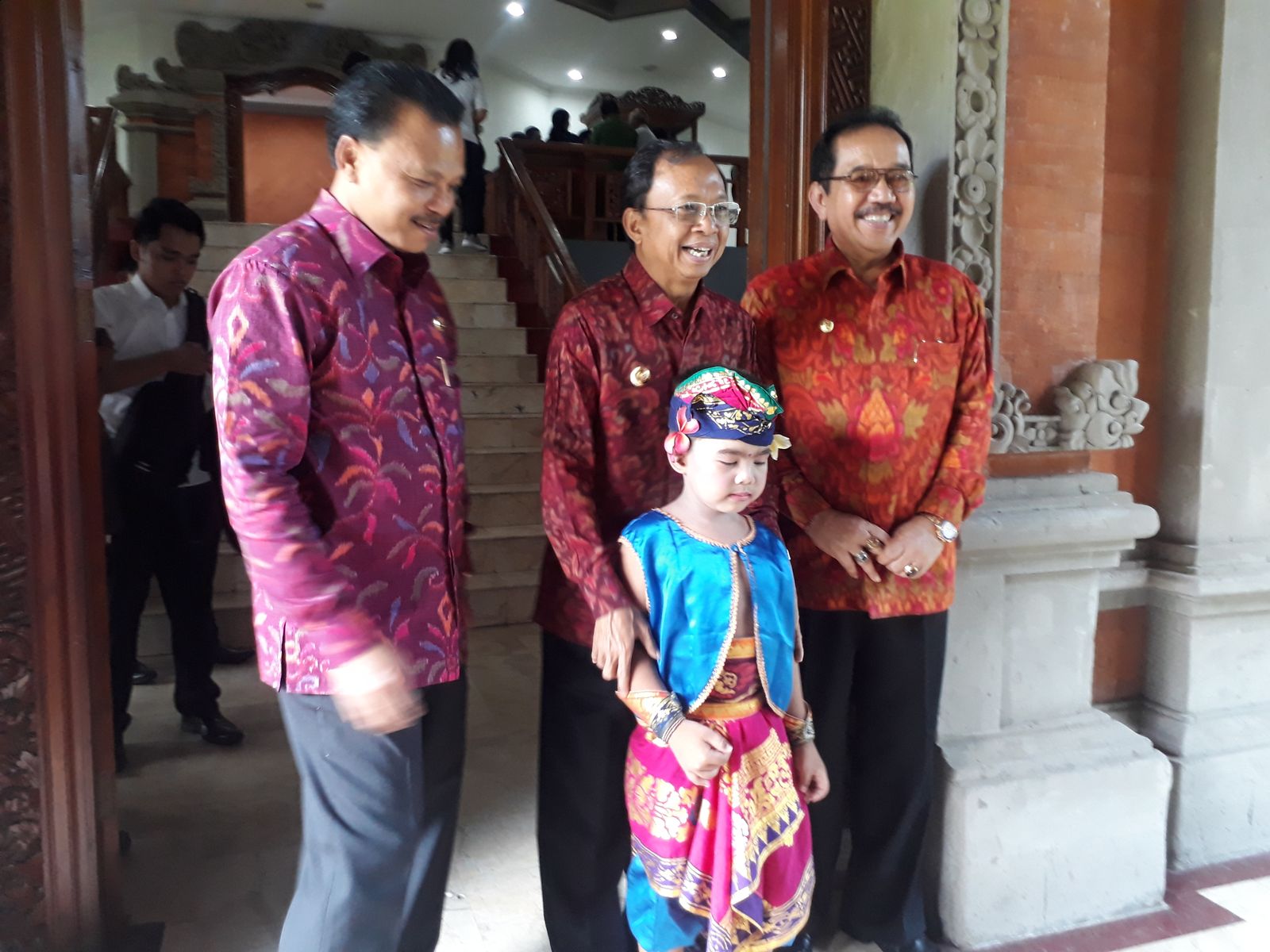 Bercita-cita Jadi Gubernur, Bocah TK Ini Ngebet Foto Bareng Koster