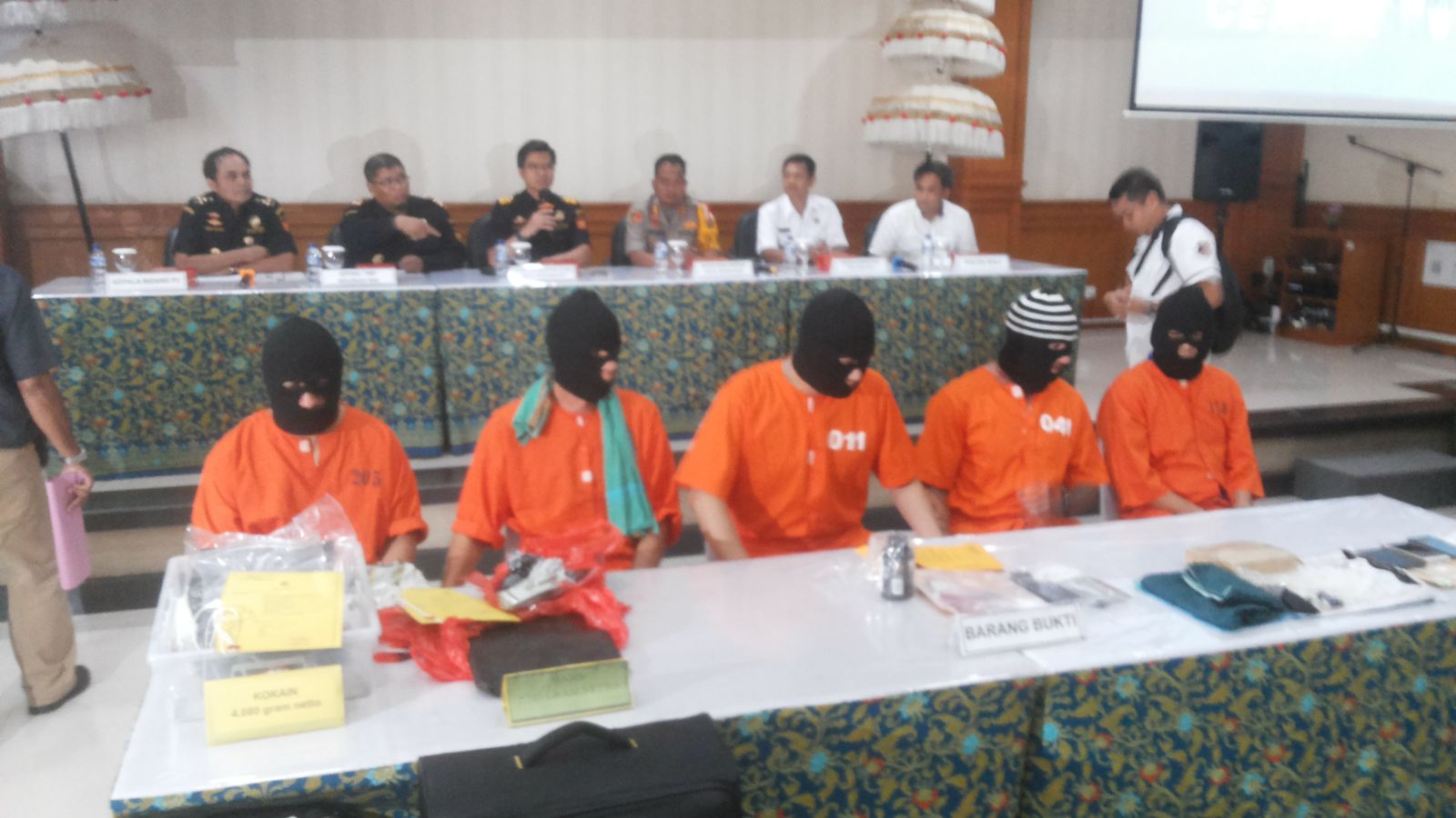 Seludupkan Narkoba Senilai Rp 10 Miliar, 5 WNA Diamankan Petugas