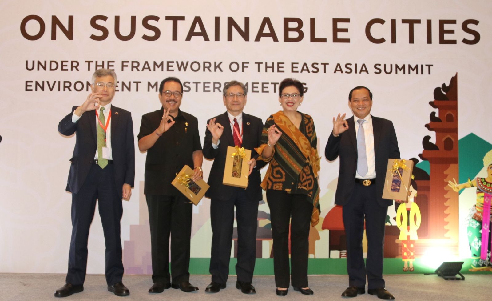 Wagub Cok Ace : Perlu Kebijakan dan Strategi yang Tepat Kurangi Sampah Plastik