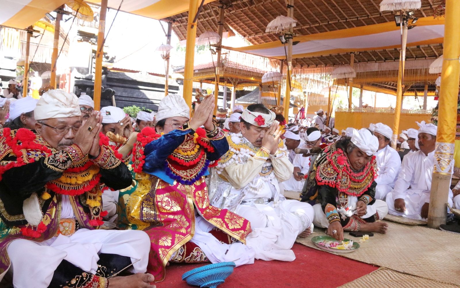 Hadiri Puncak Karya di Pura Er Jeruk, Wagub Cok Ace Ngayah Nyolahang Topeng Sidakarya