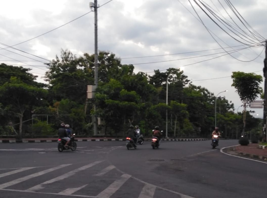 Simpang Selatan UNUD menuju Goa Gong Rawan Kecelakaan