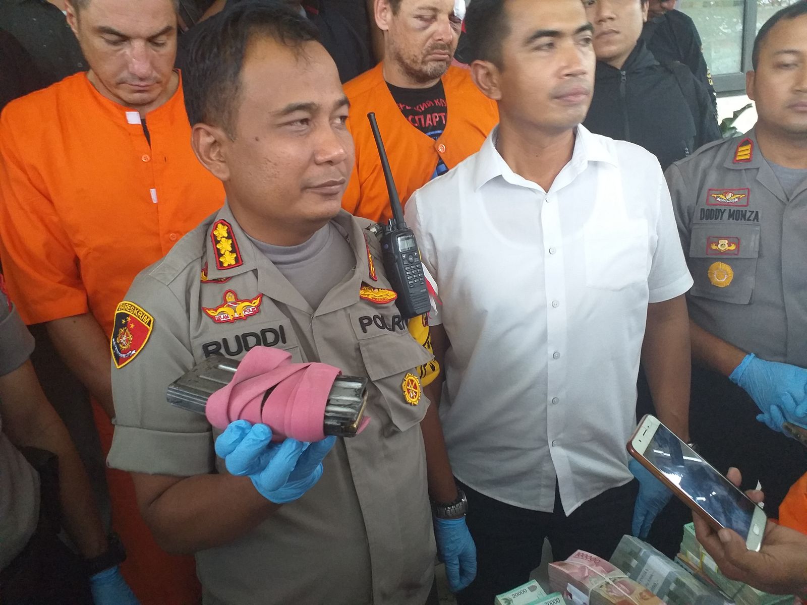 Komplotan Rampok Asal Rusia Diduga Terlibat Perampasan Senpi Brimob