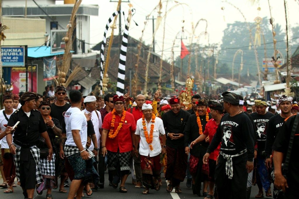 Pacung Bergetar, Ribuan Warga Dan Belasan Baleganjur Sambut Koster-Ace