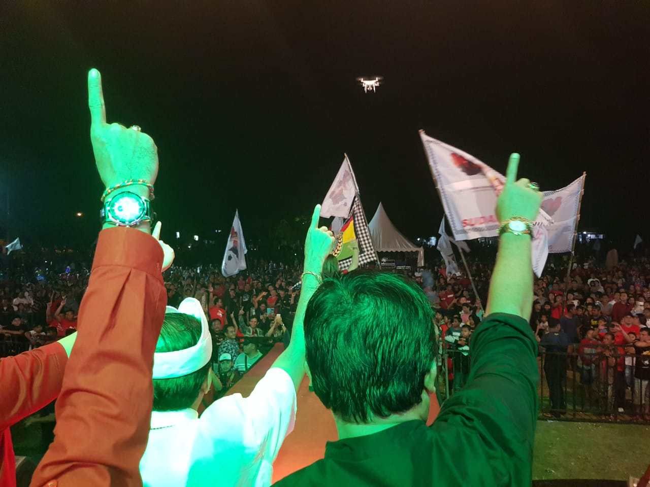 Puluhan Ribu Milenial Jembrana Bergembira Bersama Di Parade Budaya Salam Satu Jalur