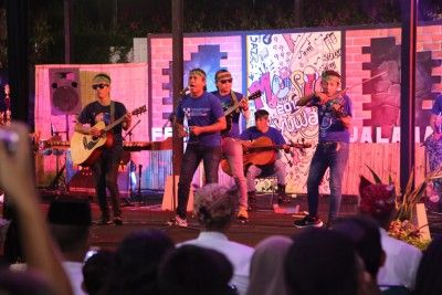 50 Musisi Jalanan Berbagai Kota Hipnotis Warga Banyuwangi