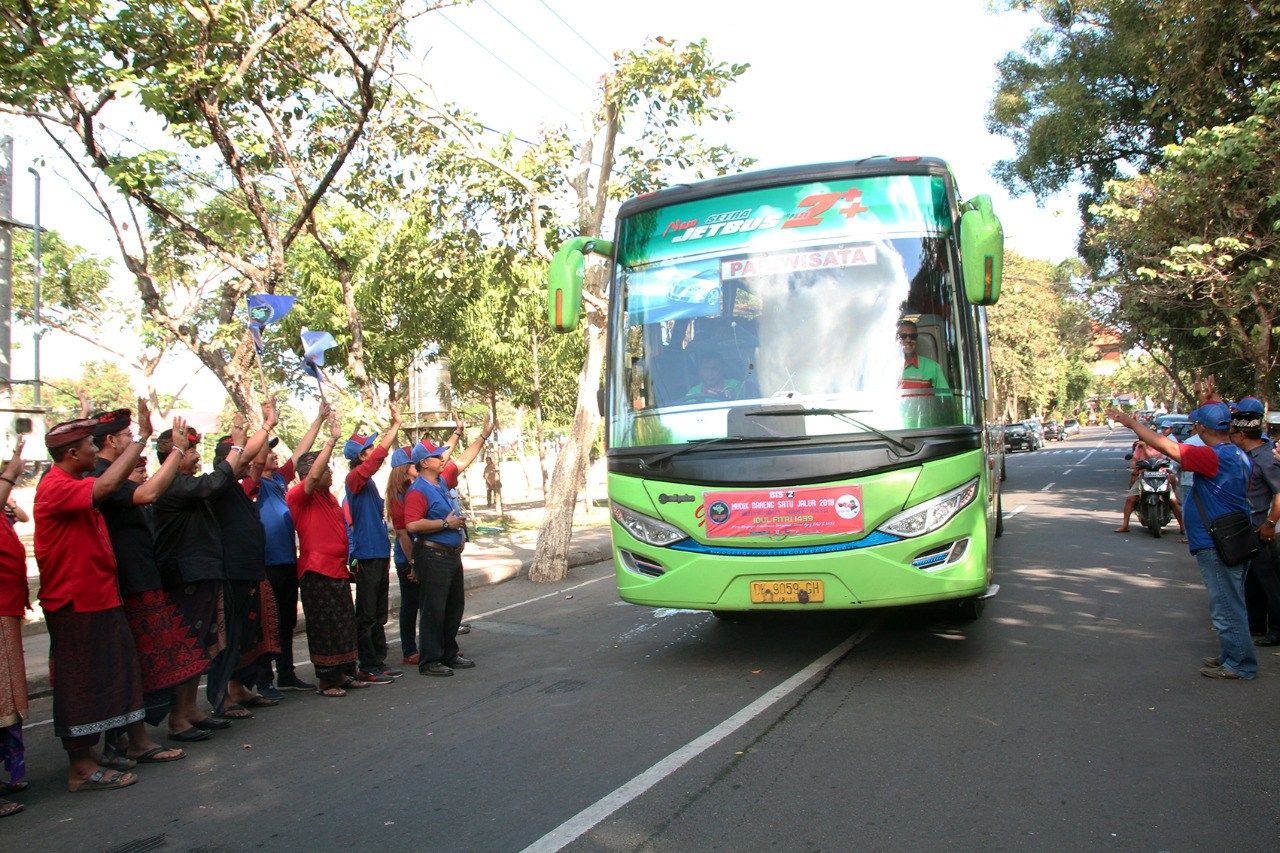 Cok Ace Lepas Mudik Bersama Surabaya Community
