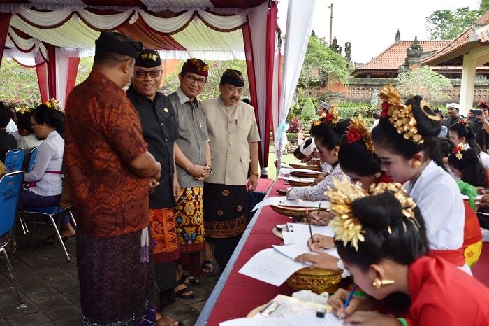 Festival Bulan Bahasa Bali, Adi Arnawa: Bentuk Riil Menjaga Kearifan Lokal