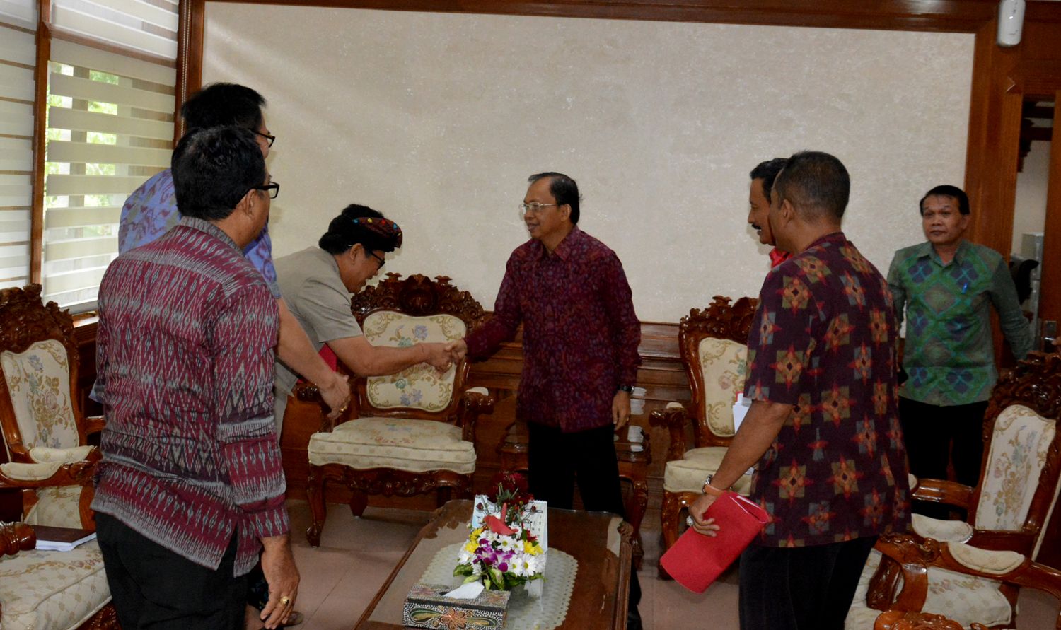 Perkuat Jati Diri, Gubernur Koster Gelar Bulan Bahasa Bali pada Bulan Depan