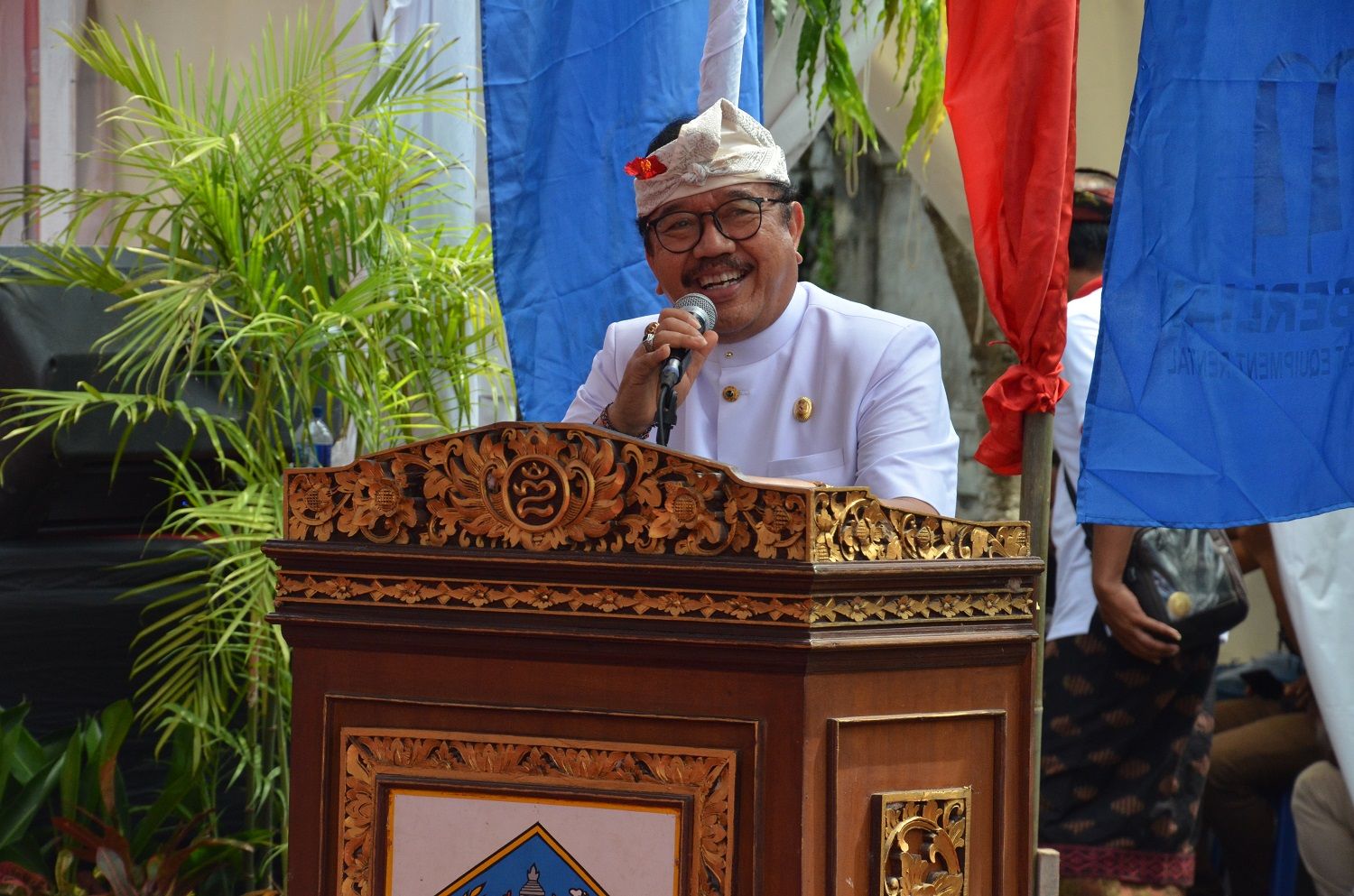 Cok Ace Apresiasi Penggalangan Dana Swadaya untuk Membangun Fisik Desa