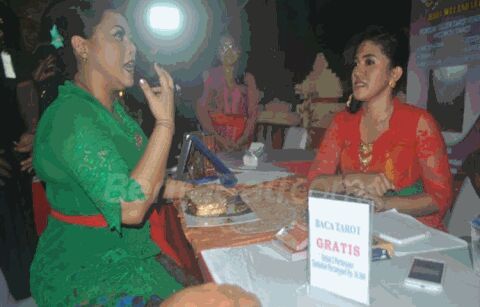 Peramal Tarot Rara Wulandari, Bupati Tabanan Berpeluang Jadi Pemimpin