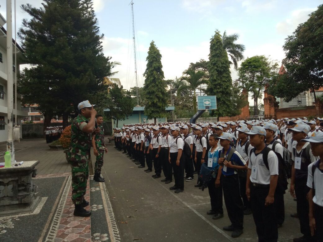 Partisipasi Paldam IX/Udayana Ikut Pembententukan Karakter Siswa Baru SMKN 1 Denpasar