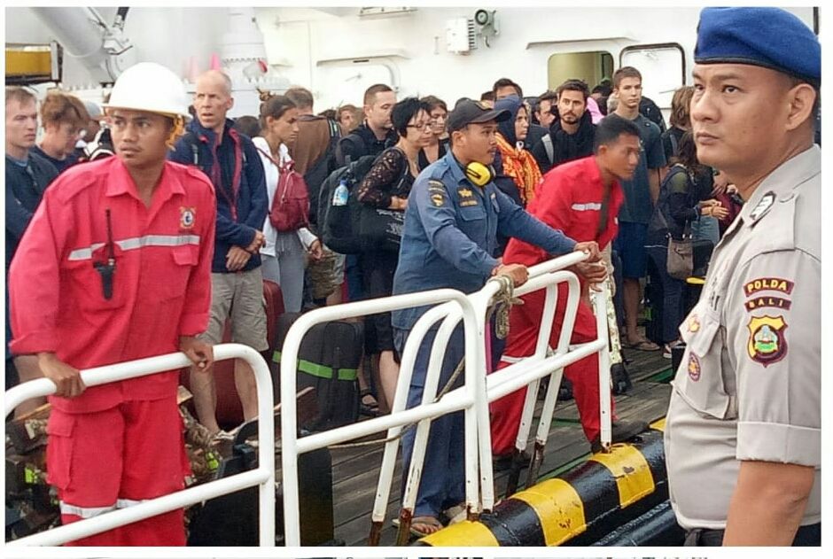 Polair Polda Bali Bantu Pengamanan Evakuasi  683 Turis Asing 