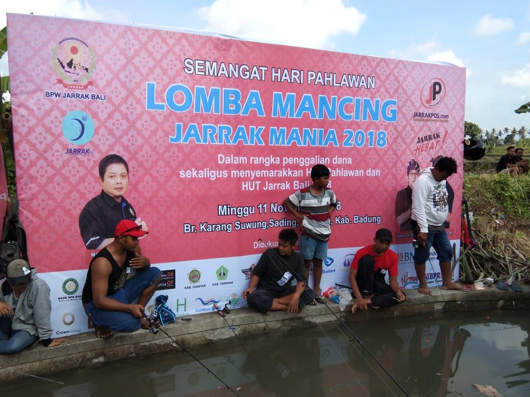 Jarrak Bali Tebar 300 Kg Ikan Lele dan Serahkan  2 Unit Sepeda Motor