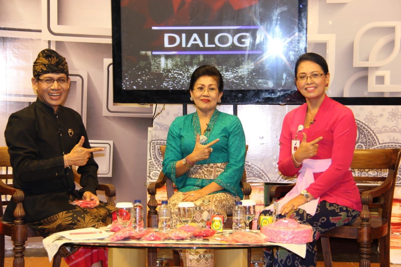 Ny. Putri Koster Ajak Masyarakat Konsumsi Makanan Berbahan Pewarna Alami