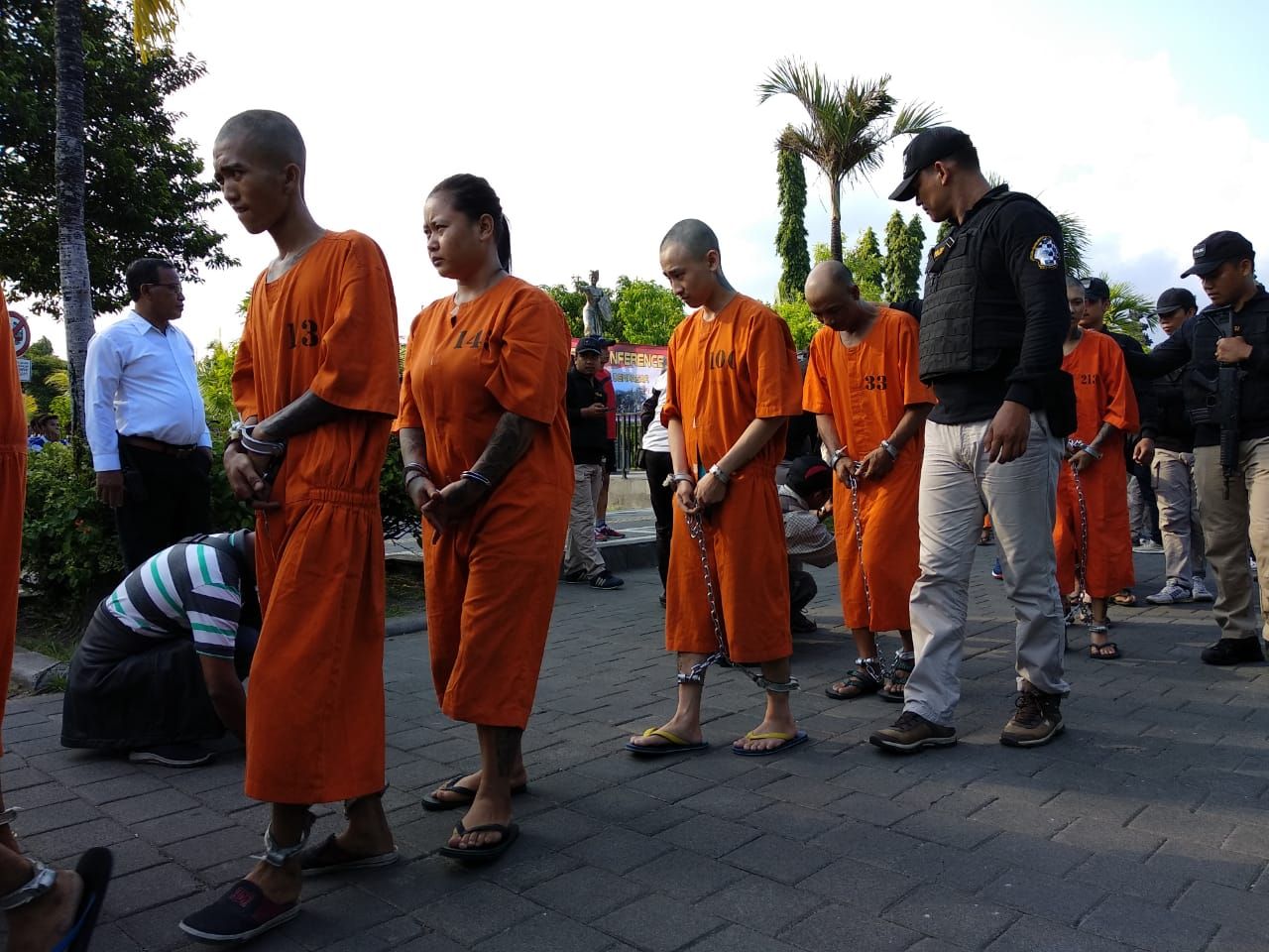Para Tersangka Narkoba "Dipamerkan" di Depan Monumen Bajra Sandhi