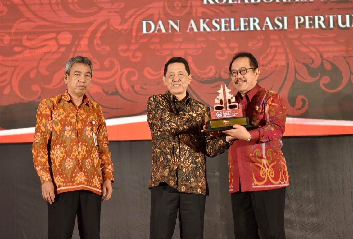 Wagub Cok Ace Dorong Industri Jasa Keuangan Dukung UMKM dan Usaha Rakyat