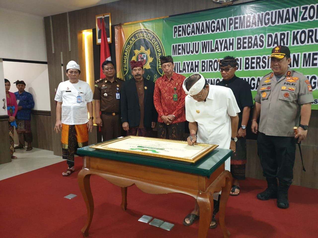 Tingkatkan Kualitas Layanan Publik, Gubernur Koster Apresiasi Pencanangan Zona WBK dan WBBM