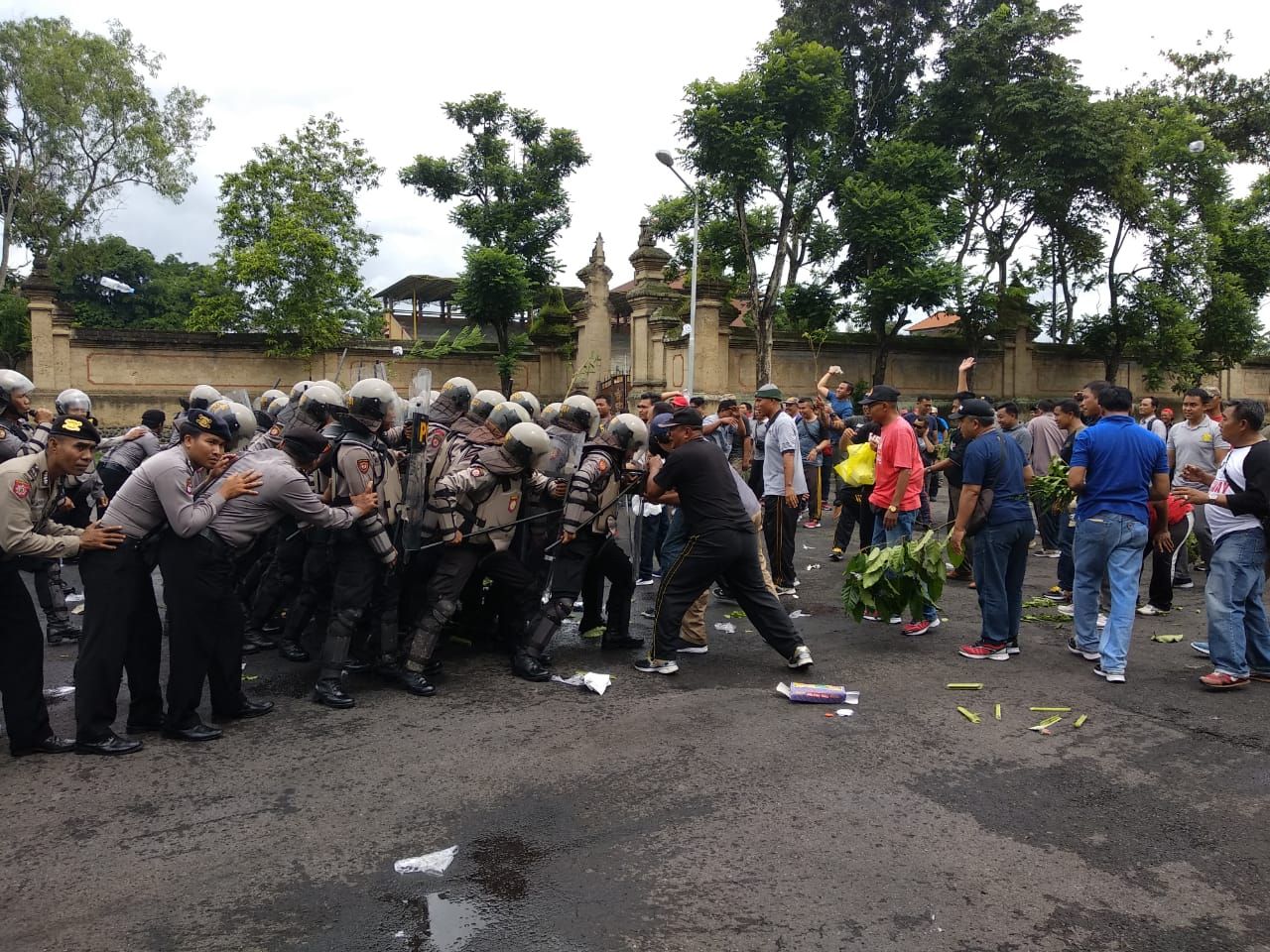 Jelang Pemilu, Polres Badung Gelar Simulasi Sispamkota