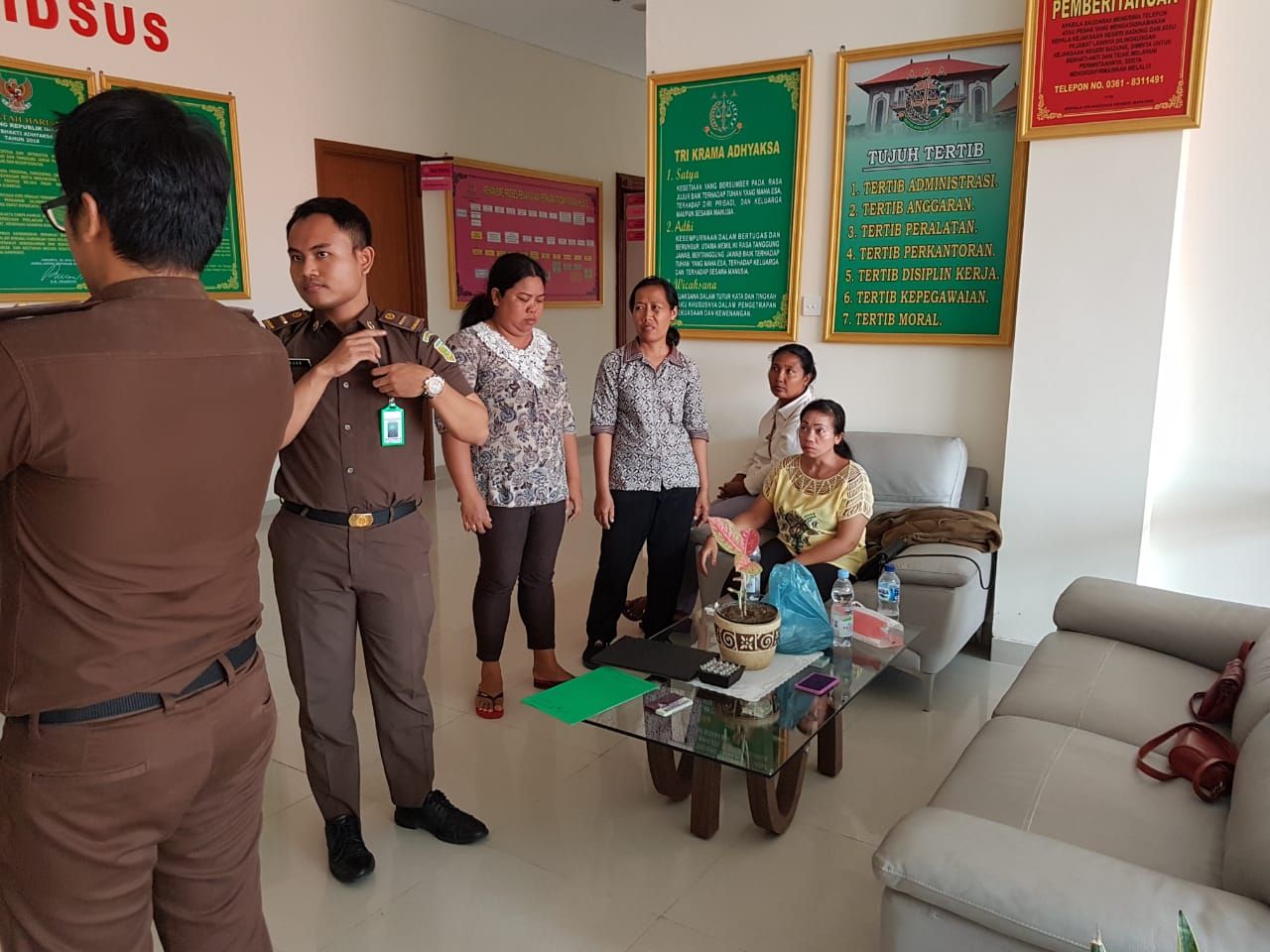 P21, Lima Tersangka Penggelapan Dana LPD Kapal Dilimpakan ke Kejari Badung