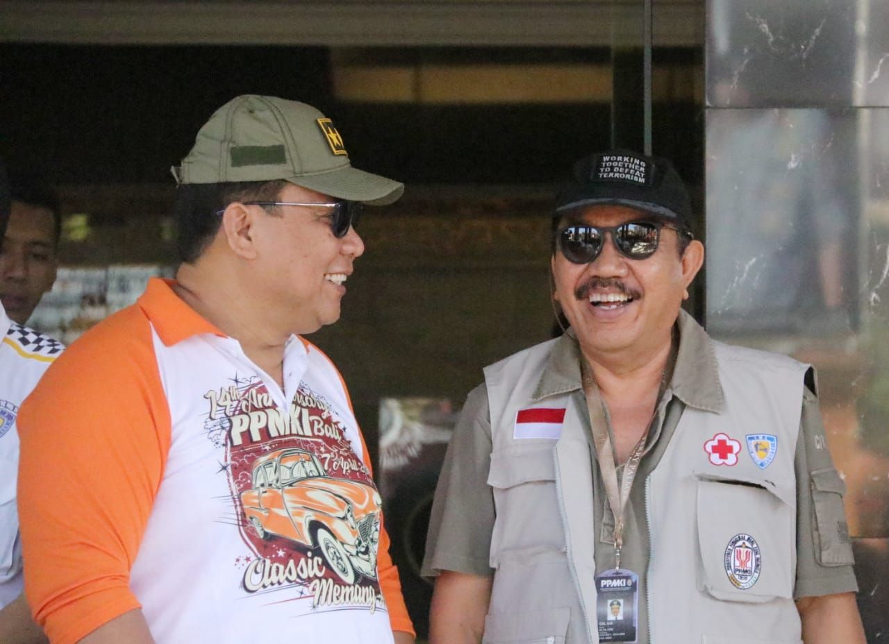 Ikut Touring Mobil Klasik, Cok Ace Kampanye Tertib Berlalu Lintas