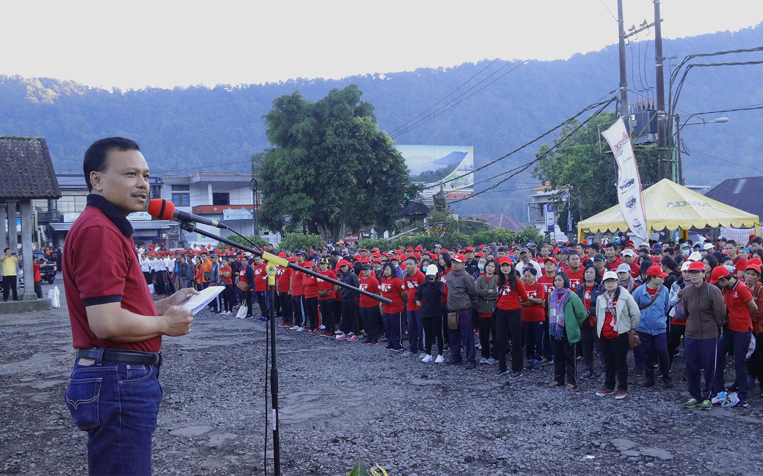 Gubernur Koster Ingin Gerakan Resik Sampah Plastik Diatur Awig-Awig