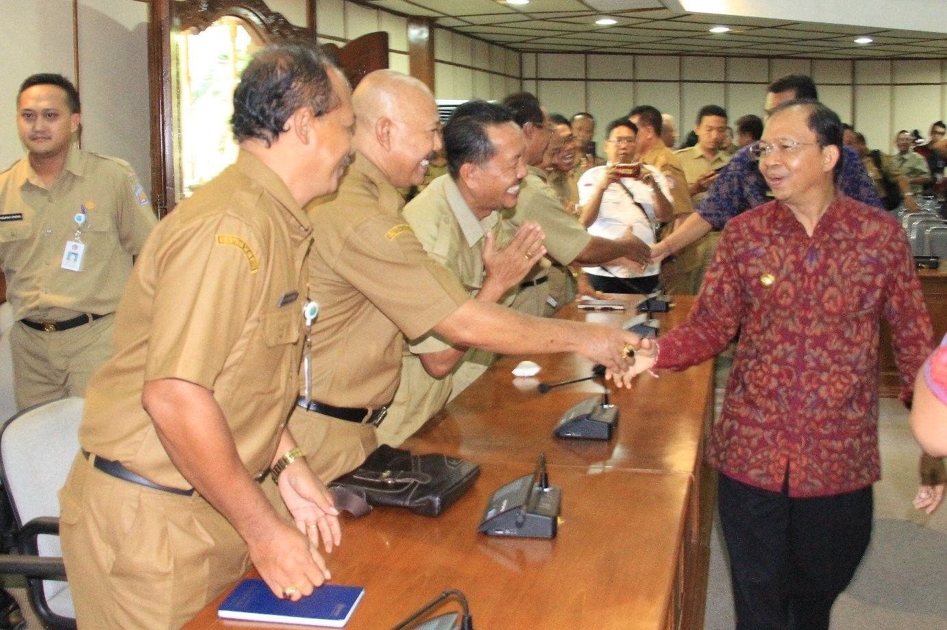 Targetkan Wajib Belajar 12 Tahun, Koster Pastikan Ruang Kelas Terpenuhi