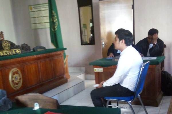 Petugas Bea Cukai Sebut Happy Five Dibawa DJ di Saku Celana