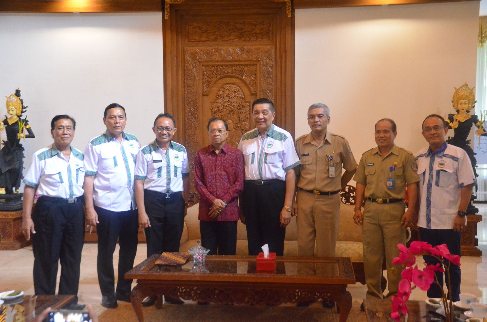 Gubernur Koster Ingin Transportasi Pariwisata di Bali Punya Standarisasi