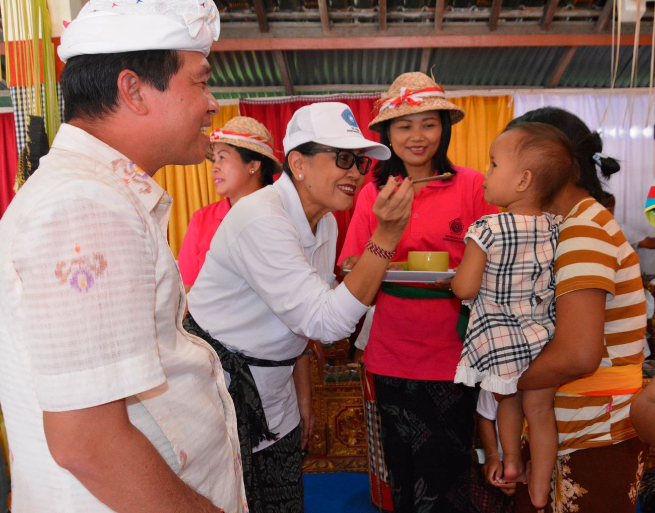 Ny. Putri Koster Ajak Masyarakat Fungsikan Halaman Rumah untuk Penuhi Kebutuhan Sehari-hari