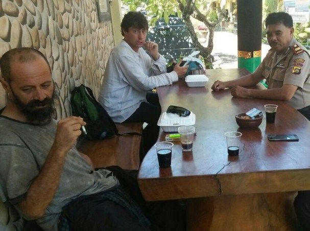 Jalan-jalan Saat Nyepi 2 Bule diamankan Pecalang, Ternyata DPO Interpol 