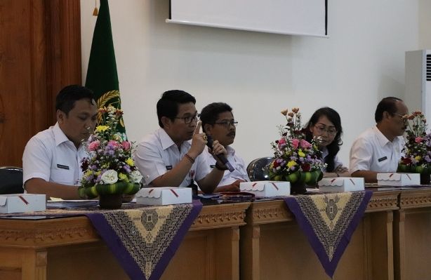 Kajari Badung Beri Pengarahan Perbekel, Sekda Adi Arnawa Imbau Transparan dan Akuntabel 