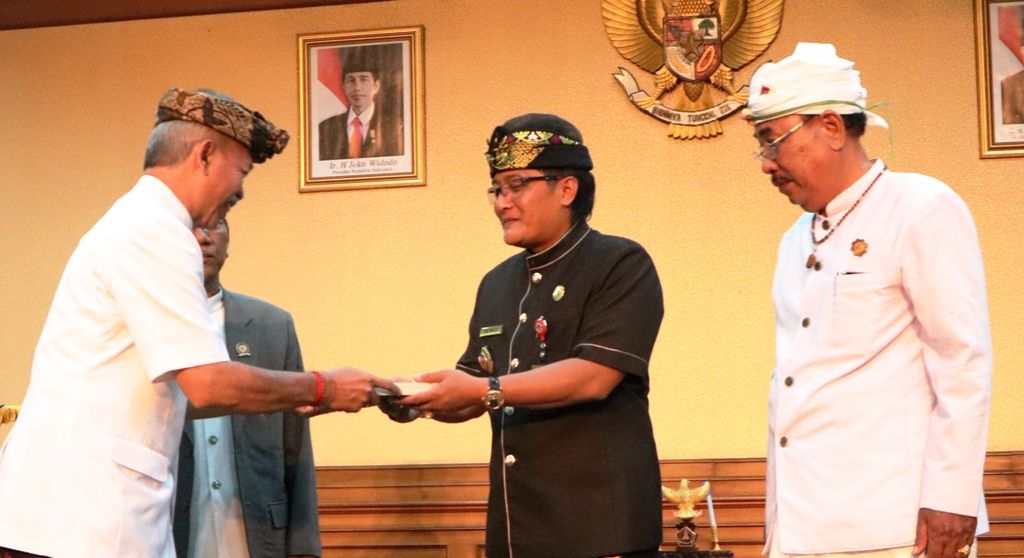 Bupati Giri Prasta Kukuhkan Pengurus Pinandita Sanggraha Nusantara